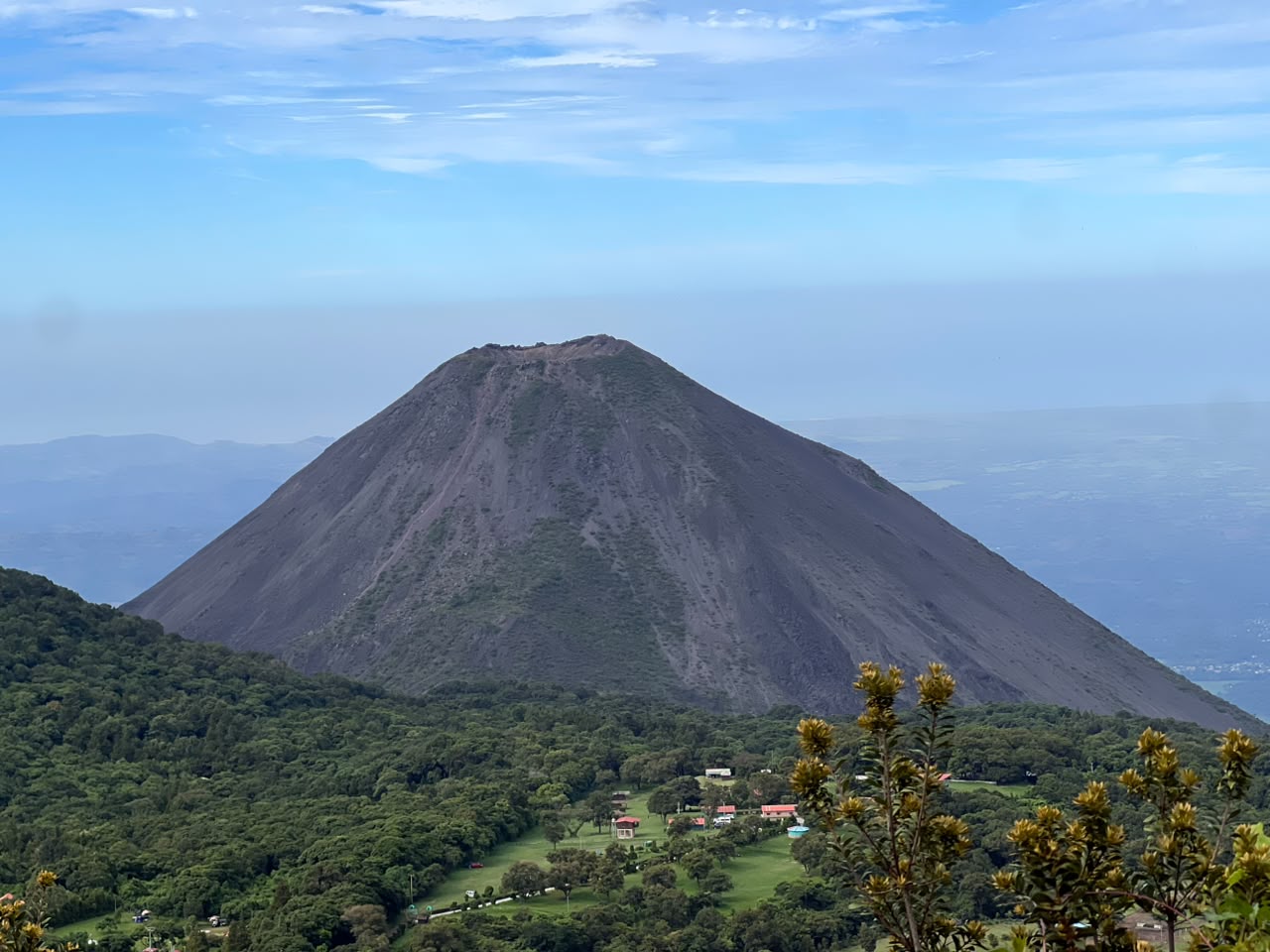 Volcán de Izalco visto desde el Cerro Verde, El Salvador